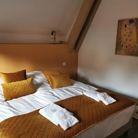 Ensemble De 4 Gites Mitoyens De 2 A 22 Personnes *