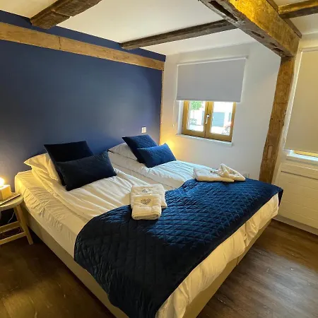 Bi D'grosseltere De Charme