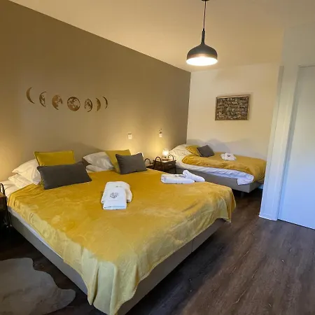 Bi D'grosseltere De Charme