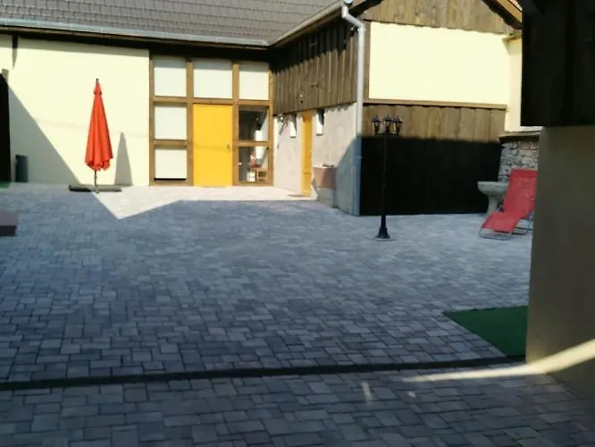 Bi D'grosseltere De Charme * Kirrwiller